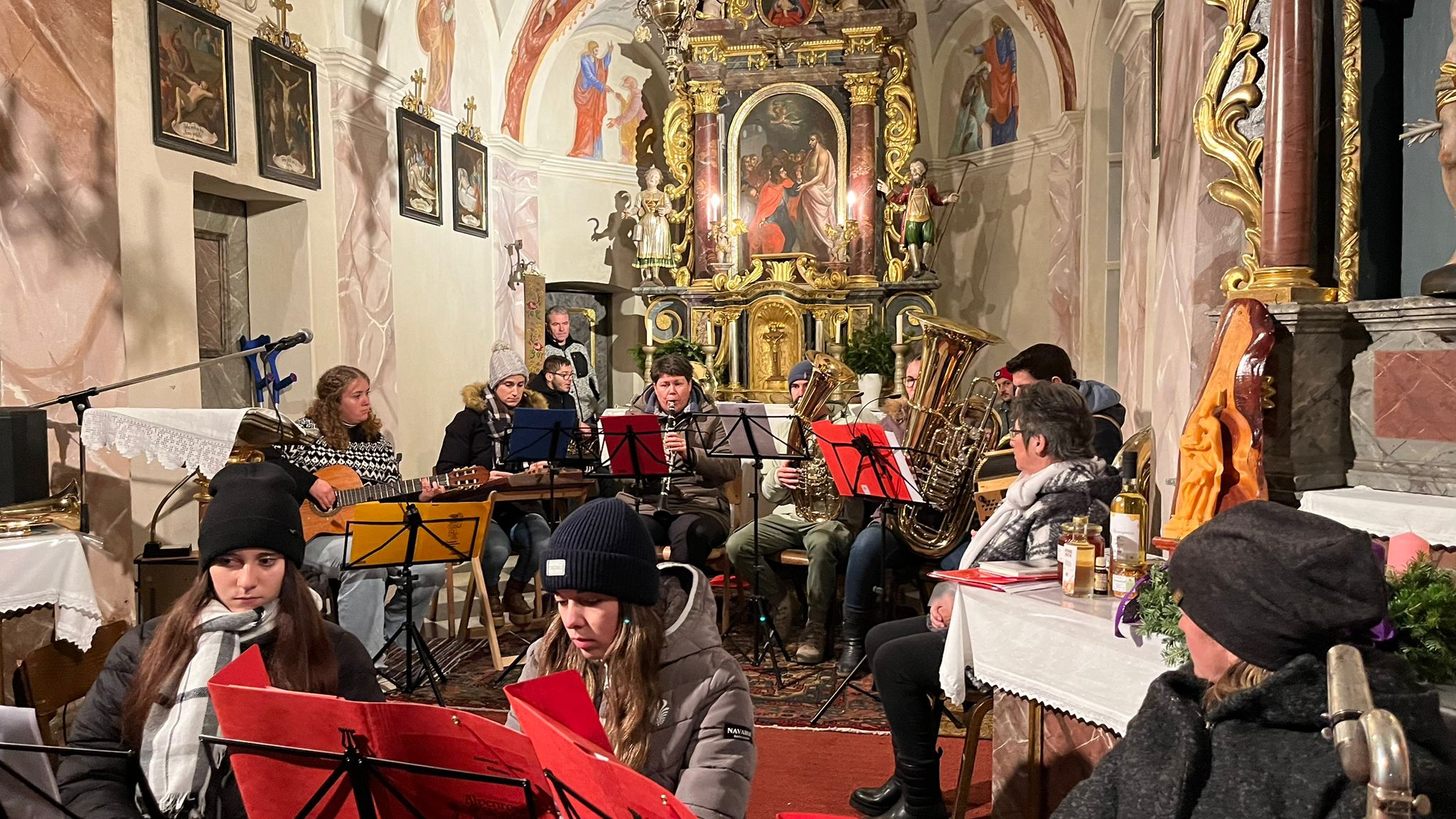 You are currently viewing Adventzauber in der Kirche Waidegg: Ein Fest der Musik und Gemeinschaft